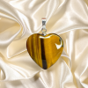 PENDENTIF CŒUR EN ŒIL DE TIGRE (chakra terre)