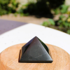 PYRAMIDE DE GEOBIOLOGIE EN SHUNGITE avec fleur de vie – Image 4