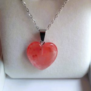 PENDENTIF CŒUR EN QUARTZ - chakra racine