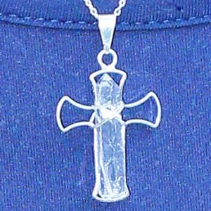 CROIX EN CRISTAL DE ROCHE ET ARGENT