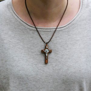 Médaille-Crucifix de Saint Benoît en buis (bois)