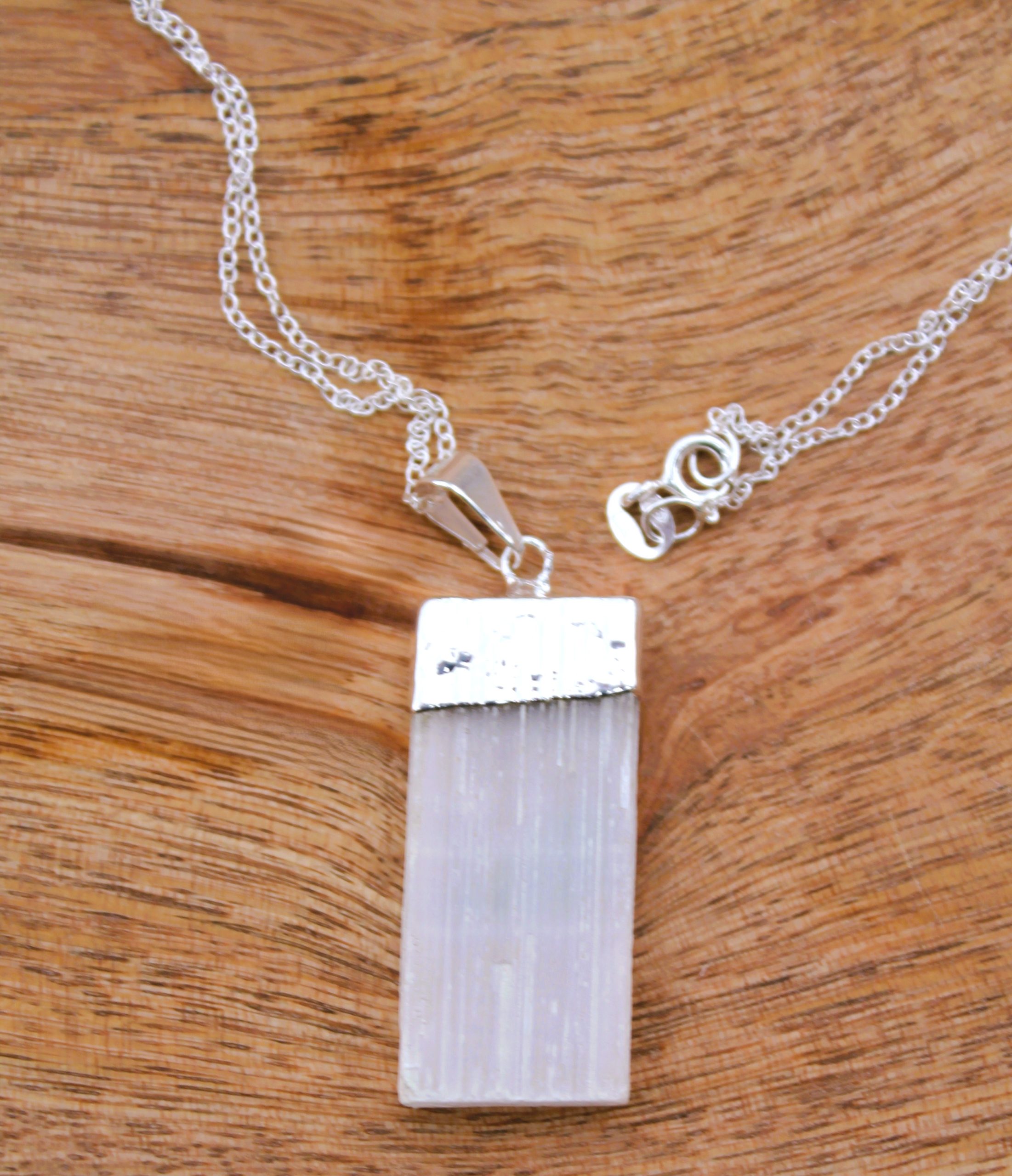 PENDENTIF EN SELENITE – Image 2