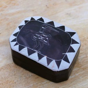 BOITE A BIJOUX – motif oiseau exotique, pierre sculptée