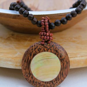 COLLIER ETHNIQUE - nacre, perles de bois