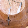PENDULE EN SELENITE ET CROIX DE SAINT BENOIT – Image 3