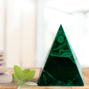 PYRAMIDE DE GEOBIOLOGIE EN MALACHITE (pièce unique)