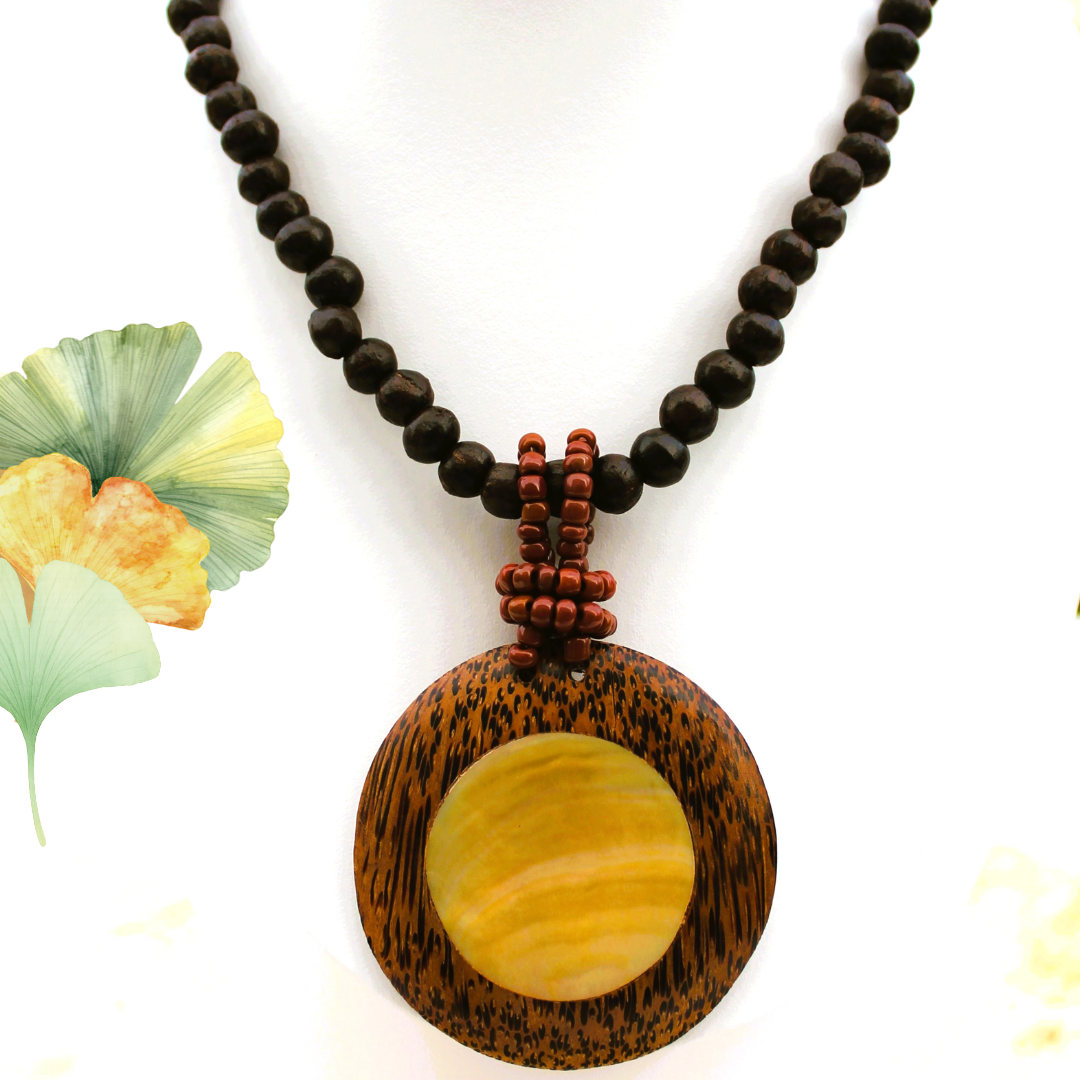 COLLIER ETHNIQUE - nacre, perles de bois – Image 3