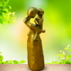 STATUETTE maman portant son fils dans les bras – Image 3
