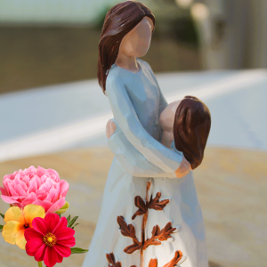 STATUETTE amour d'une maman et de sa fille